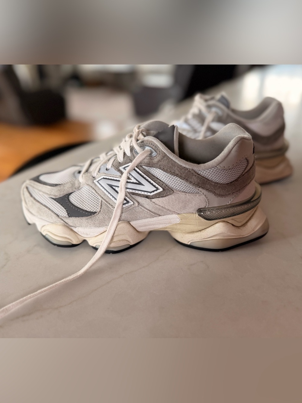 New Balance Women's 9060 sneaker size 4.5M/6W EXCELLENT CONDITION